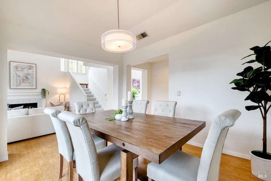 San Rafael, California 94903, United States, 3 Bedrooms Bedrooms, ,3 BathroomsBathrooms,Residential,Active,119944