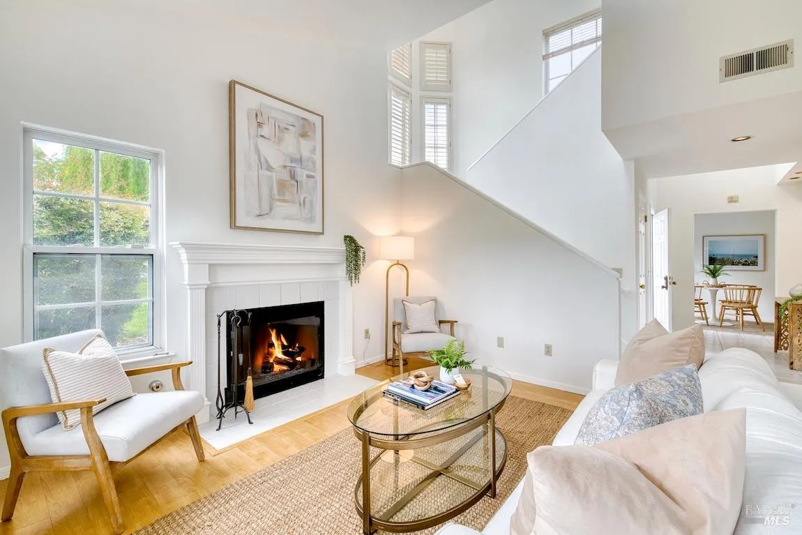 San Rafael, California 94903, United States, 3 Bedrooms Bedrooms, ,3 BathroomsBathrooms,Residential,Active,119944