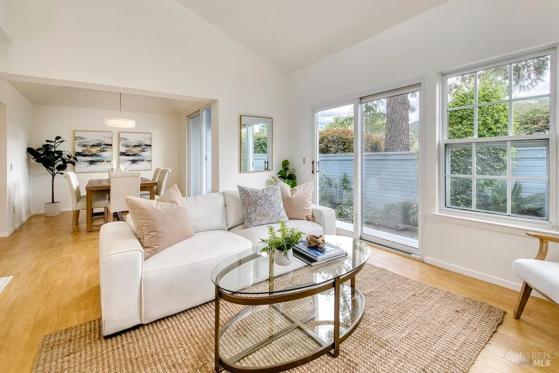 San Rafael, California 94903, United States, 3 Bedrooms Bedrooms, ,3 BathroomsBathrooms,Residential,Active,119944