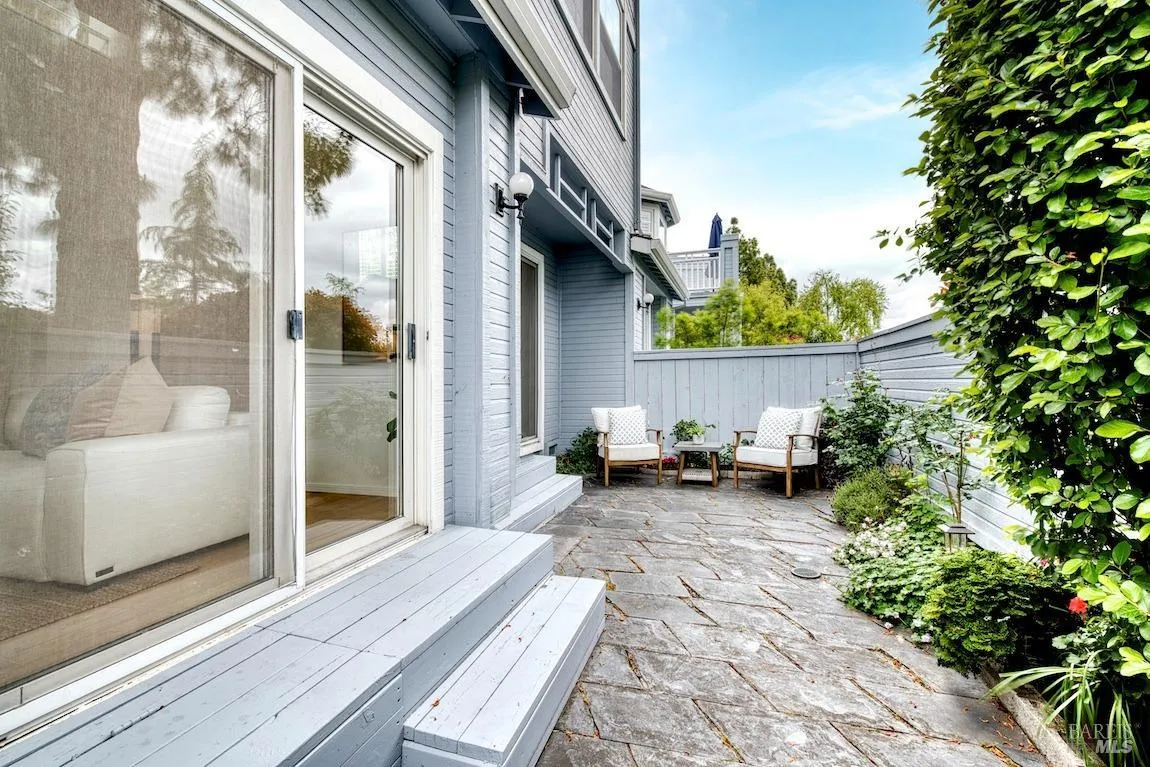 San Rafael, California 94903, United States, 3 Bedrooms Bedrooms, ,3 BathroomsBathrooms,Residential,Active,119944