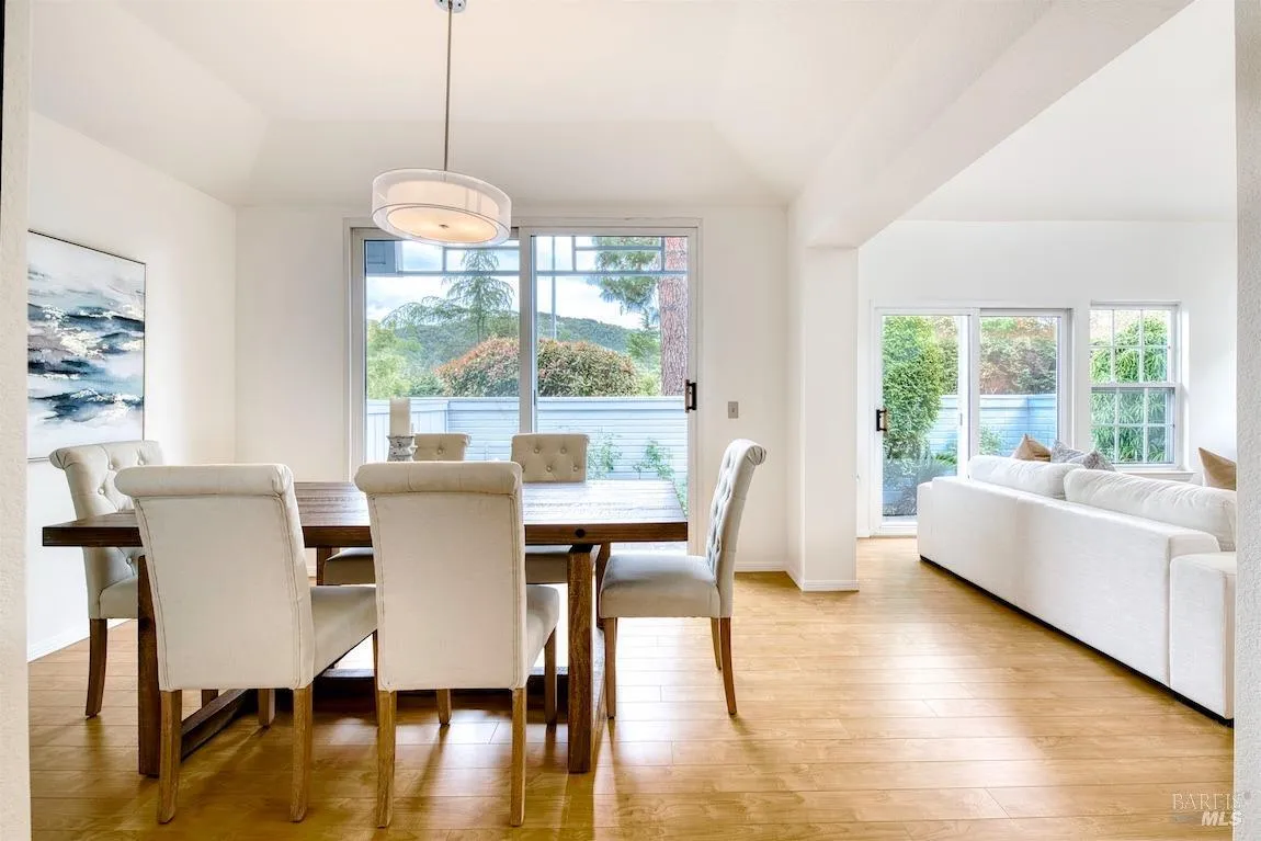 San Rafael, California 94903, United States, 3 Bedrooms Bedrooms, ,3 BathroomsBathrooms,Residential,Active,119944