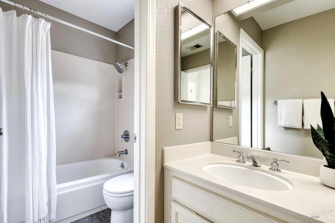 San Rafael, California 94903, United States, 3 Bedrooms Bedrooms, ,3 BathroomsBathrooms,Residential,Active,119944