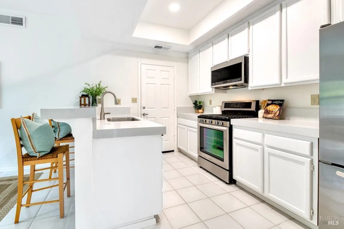 San Rafael, California 94903, United States, 3 Bedrooms Bedrooms, ,3 BathroomsBathrooms,Residential,Active,119944