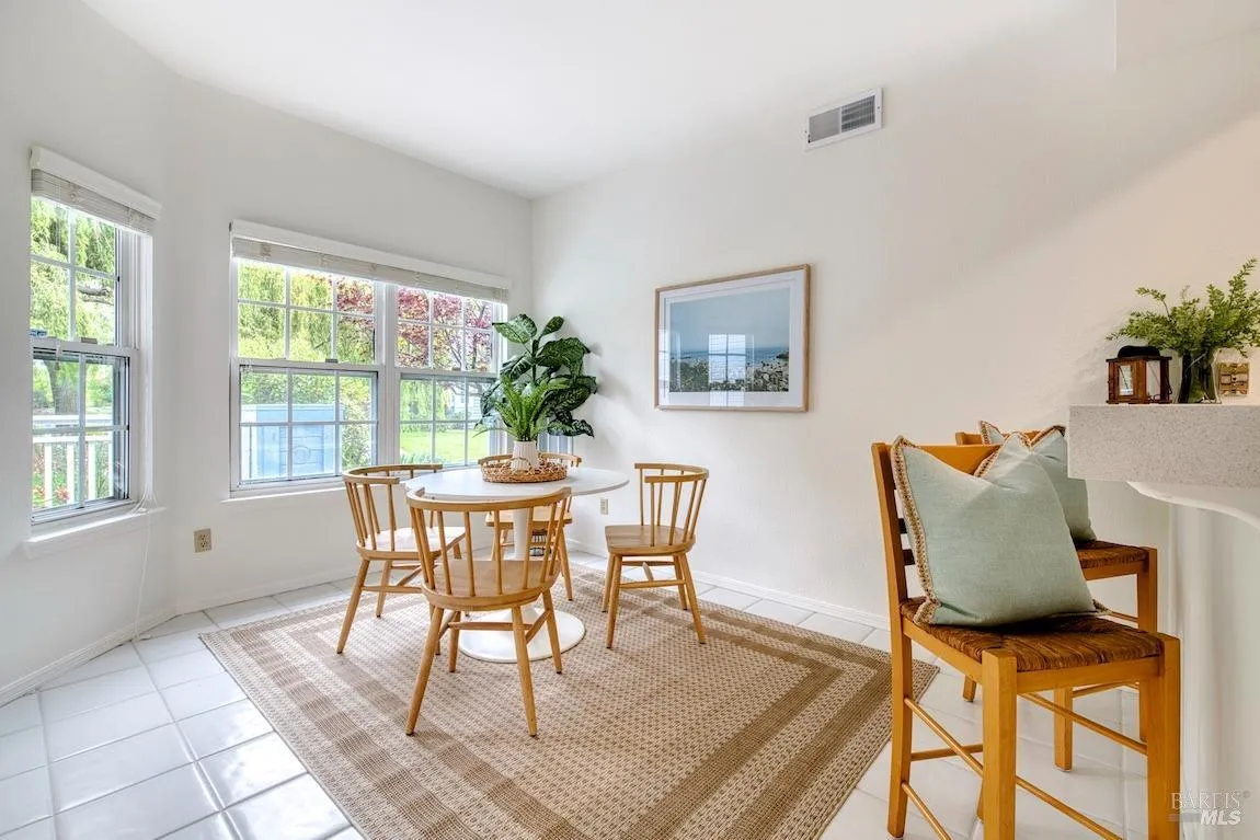 San Rafael, California 94903, United States, 3 Bedrooms Bedrooms, ,3 BathroomsBathrooms,Residential,Active,119944