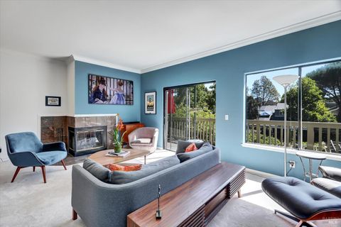 Photo of 116 Eucalyptus Knoll Knl, Mill Valley, CA 94941 (MLS # 325083150)