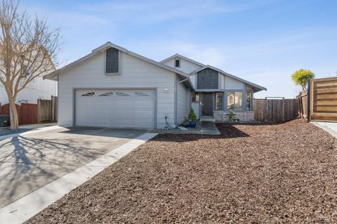 Photo of 181 Crowsnest Court, Vallejo, CA 94591 (MLS # 326015785)