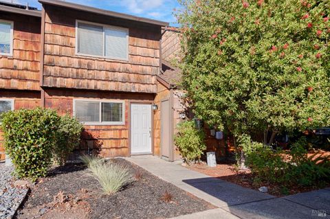 Photo of 1614 Parkway Drive, Rohnert Park, CA 94928 (MLS # 325090445)