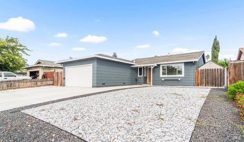 Photo of 813 Redhead Way, Suisun City, CA 94585 (MLS # 325089569)