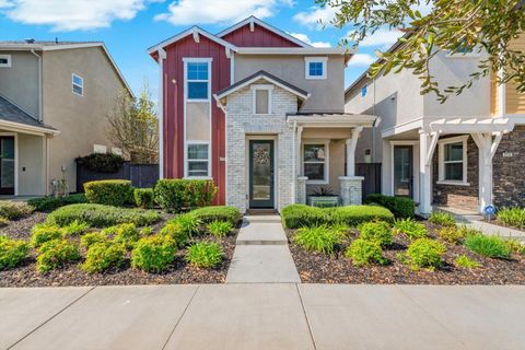 Photo of 2717 N Cove Drive, Sacramento, CA 95833 (MLS # 226029023)