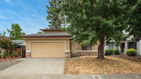 Photo of 360 Raven Court, Healdsburg, CA 95448 (MLS # 325085544)