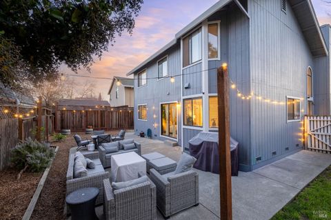 Photo of 207 Othello Court, Windsor, CA 95492 (MLS # 326007528)