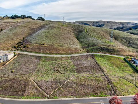 Photo of 1765 Durrow Court, Vallejo, CA 94591 (MLS # 325098837)