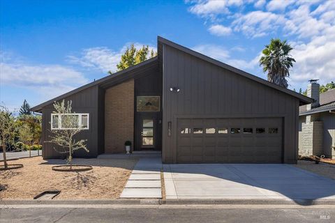 Photo of 1158 Hillside Drive, Healdsburg, CA 95448 (MLS # 325089522)