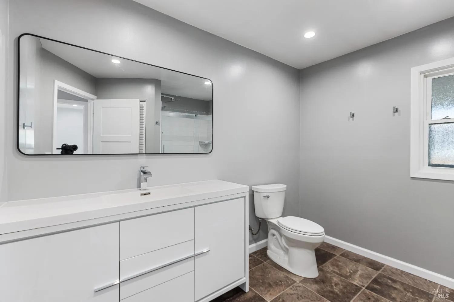 San Rafael, California 94903, United States, 4 Bedrooms Bedrooms, ,2 BathroomsBathrooms,Residential,Active,87411