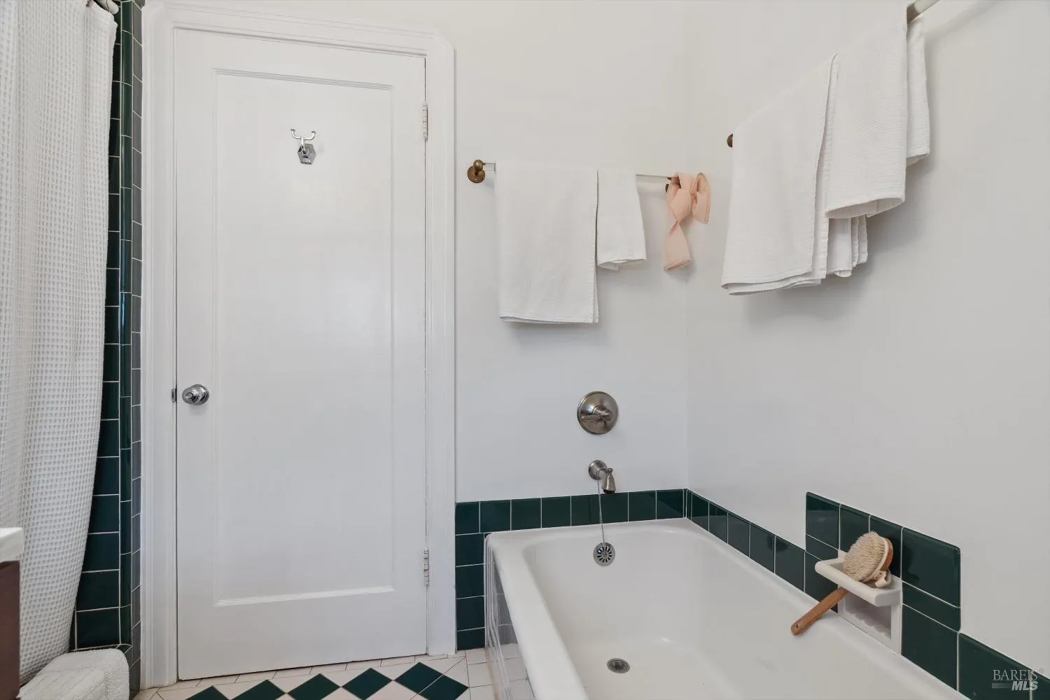 Napa, California 94559, United States, 3 Bedrooms Bedrooms, ,3 BathroomsBathrooms,Residential,Pending,105459