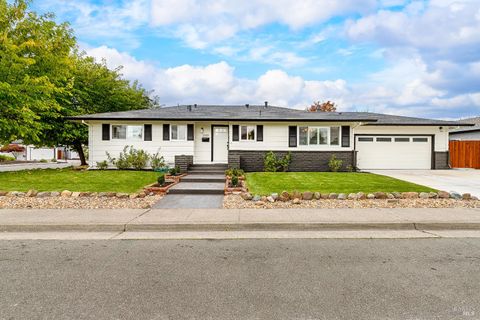 Photo of 2001 Willow Drive, Petaluma, CA 94954 (MLS # 325099634)