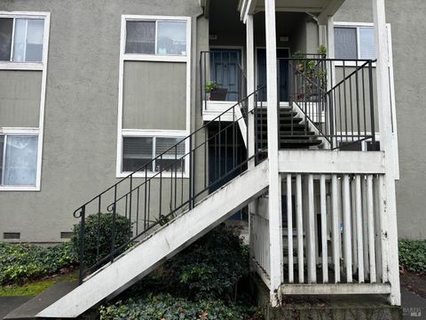 Photo of 718 Santa Alicia Drive, Rohnert Park, CA 94928 (MLS # 326008644)