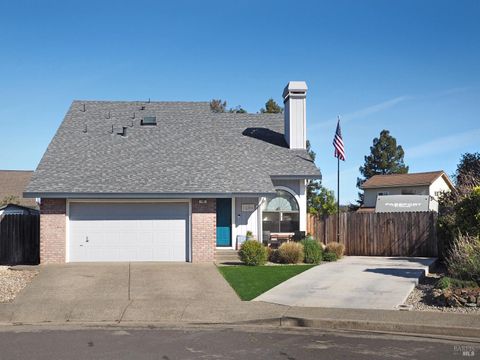 Photo of 105 Zapata Court, Windsor, CA 95492 (MLS # 326005637)