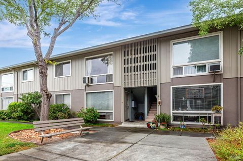 Photo of 1064 Los Gamos Road #G, San Rafael, CA 94903 (MLS # 325084701)