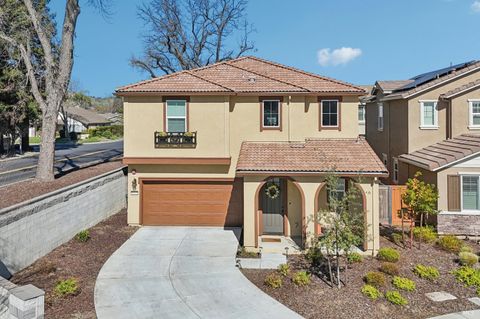 Photo of 3042 Vasquez Court, Vacaville, CA 95688 (MLS # 326015782)
