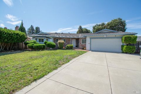 Photo of 751 Hillcrest Court, Fairfield, CA 94533 (MLS # 326003214)