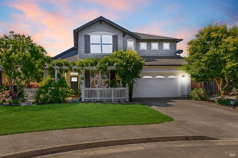 Photo of 312 Cottage Court, Cloverdale, CA 95425 (MLS # 325053337)