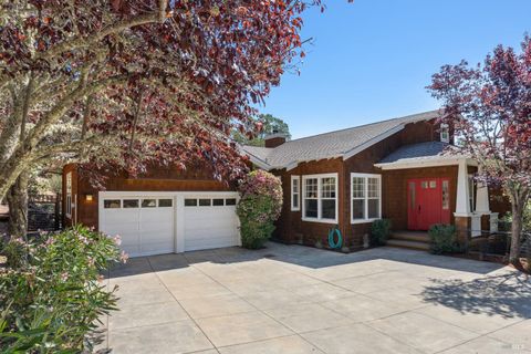Photo of 4 Snowden Lane, Fairfax, CA 94930 (MLS # 325078200)
