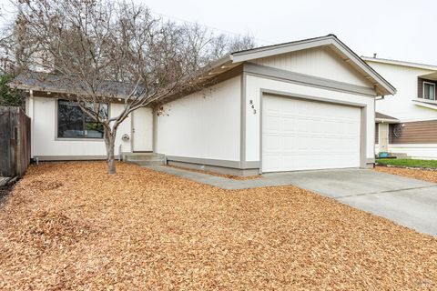 Photo of 843 Falcon Way, Healdsburg, CA 95448 (MLS # 326004453)