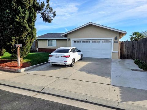 Photo of 1404 Solar Avenue, Modesto, CA 95351 (MLS # 226024250)