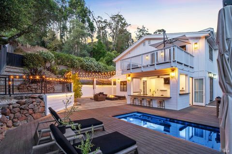 Photo of 31 Gold Hill Grade, San Rafael, CA 94901 (MLS # 326010193)