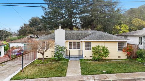 Photo of 1 Griggs Lane, Napa, CA 94558 (MLS # 326000815)