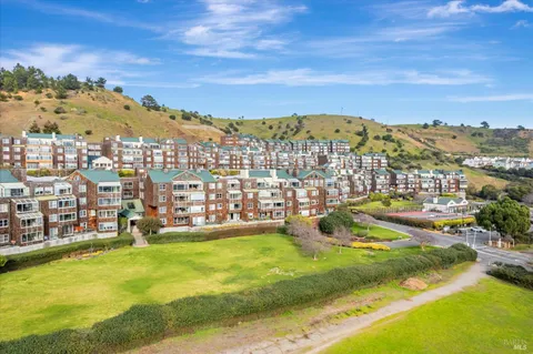 1300 Quarry Court Unit 213, Richmond, CA 94801 - MLS#: 325006674