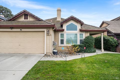 Photo of 462 Eagle Lane, Vacaville, CA 95687 (MLS # 325100077)