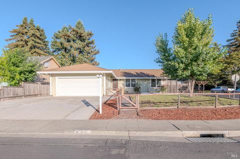 Photo of 978 Eleanor Avenue, Rohnert Park, CA 94928 (MLS # 325075114)