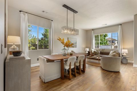 Photo of 1012 Feather River Court, Vacaville, CA 95688 (MLS # 325085215)