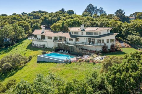 Photo of 836 Fawn Drive, San Anselmo, CA 94960 (MLS # 326022648)