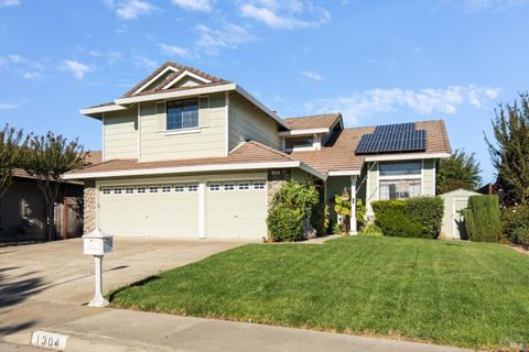 Photo of 1304 Rosie Court, Rohnert Park, CA 94928 (MLS # 325100050)