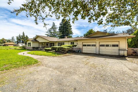 Photo of 410 E Railroad Avenue, Cotati, CA 94931 (MLS # 326014939)