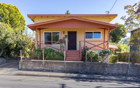 Photo of 114 Powell Avenue, Healdsburg, CA 95448 (MLS # 325074588)