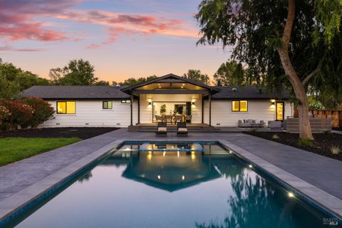 Photo of 2283 Woodside Way, Healdsburg, CA 95448 (MLS # 325073271)