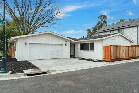 664 Acacia Lane, Santa Rosa, CA 95409 - MLS#: 325034593