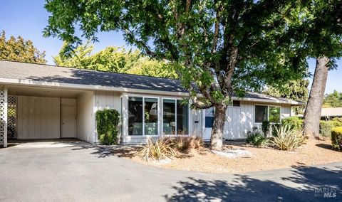 Photo of 4 Valley Green Street, Santa Rosa, CA 95409 (MLS # 326001335)