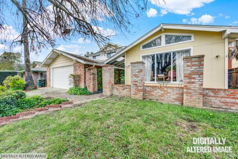 Photo of 620 Walnut Avenue, Vacaville, CA 95688 (MLS # 326008524)