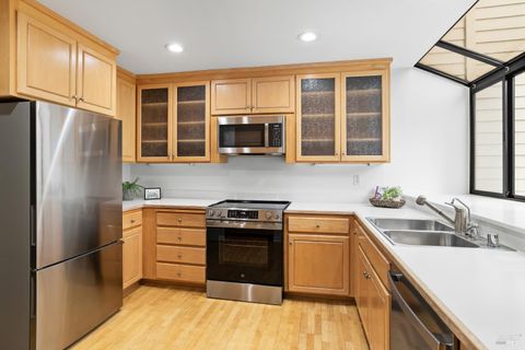 Photo of 36 Eucalyptus Knoll Street, Mill Valley, CA 94941 (MLS # 325054113)