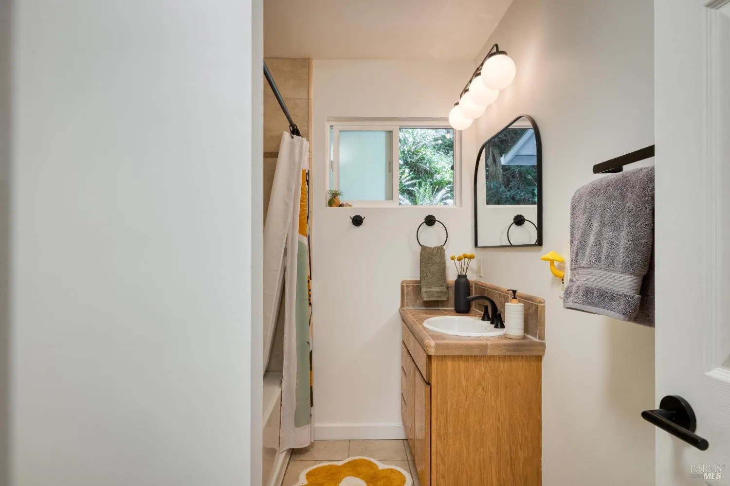 Guerneville, California 95446, United States, 2 Bedrooms Bedrooms, ,1 BathroomBathrooms,Residential,Active,130220