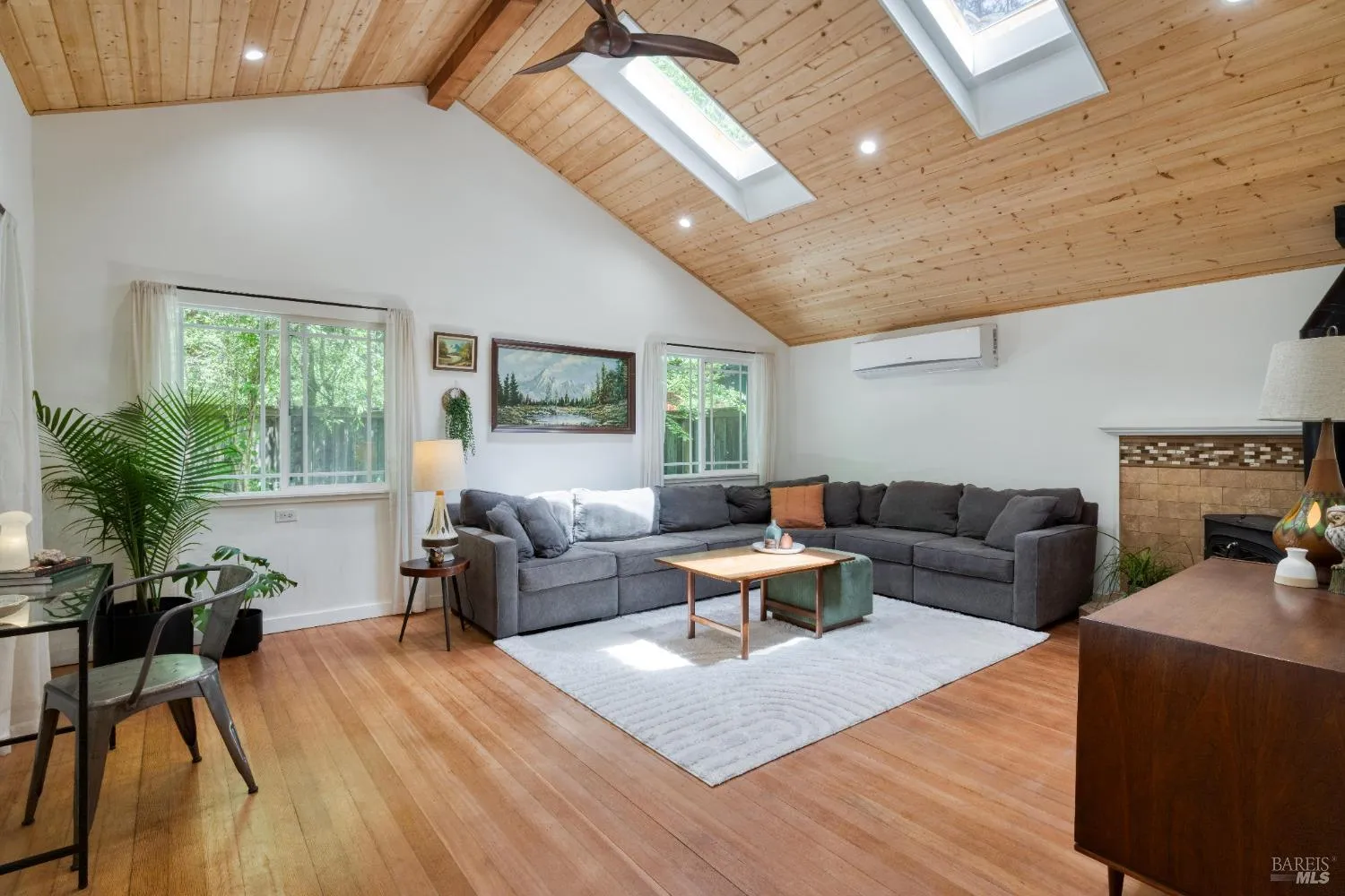 Guerneville, California 95446, United States, 2 Bedrooms Bedrooms, ,1 BathroomBathrooms,Residential,Active,130220