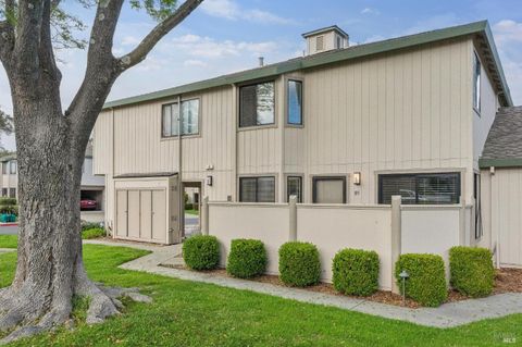 Photo of 95 Dockside Circle, San Rafael, CA 94903 (MLS # 326012110)