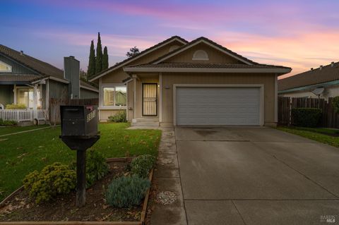 Photo of 2373 Dawn Way, Fairfield, CA 94533 (MLS # 325099781)