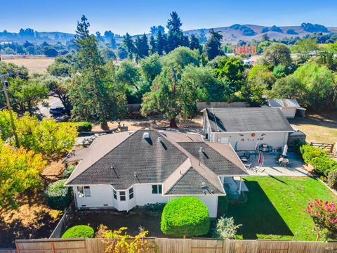 Photo of 1040 Stony Glen Lane, Cotati, CA 94931 (MLS # 326012584)
