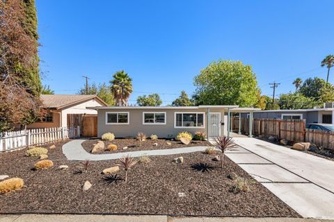 Photo of 1042 Hayes Street, Fairfield, CA 94533 (MLS # 325089462)